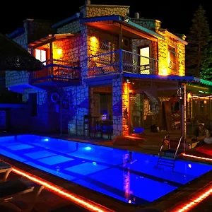 Anemo Hotel Konukevi Çeşme